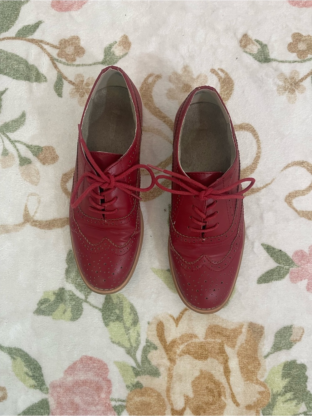 Wanted Women’s Red Lace-Up Brogue Oxfords Size 7.5